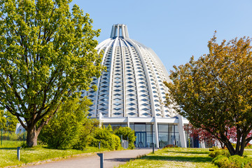 Bahai-Tempel in Langenhain (Stadtteil von Hofheim am Taunus), Hessen, Deutschland. Mai 2017. 
