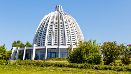 Bahai-Tempel in Langenhain (Stadtteil von Hofheim am Taunus), Hessen, Deutschland. Mai 2017. 