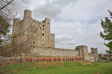 Fototapeta na wymiar The Castle with Spring colors and cloudy sky in Rochester, UK