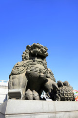 Obraz premium The copper lion sculpture