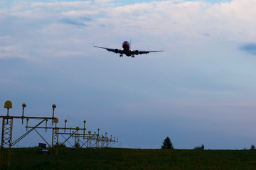 Fototapeta na wymiar The plane lands at dusk