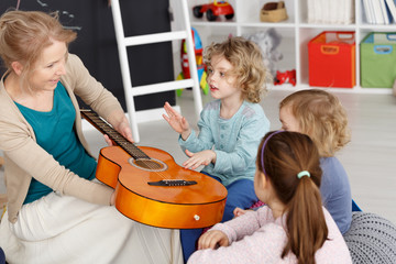 Music lesson with kids © Photographee.eu