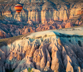 Obrazy na Szkle  Latanie na balonach wcześnie rano w Kapadocji.