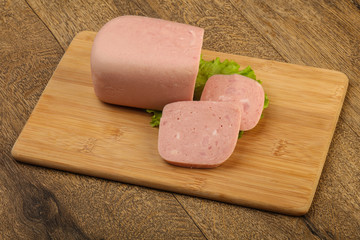 Ham over salad leaves