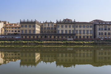 Fototapeta na wymiar Buildings on the River Arno