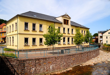 am Fluss Rote Weißeritz, Schul- und Heimatmuseum, Schmiedeberg, Naturraum Osterzgebirge, Landkreis Sächsische Schweiz-Osterzgebirge, Sachsen, Deutschland