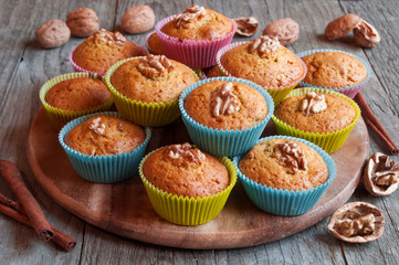 Muffins with walnuts and cinnamon