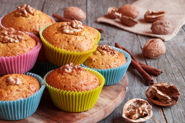 Muffins with walnuts and cinnamon