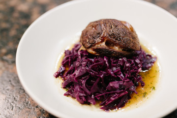 Meat slices with red cabbage