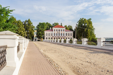 Никольский мост и бывшая Городская дума в городе...