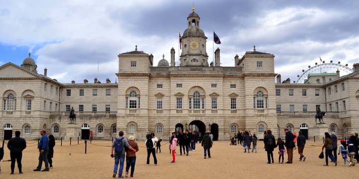 R&uuml;ckseite des Alten Admiralsgeb&auml;udes auf dem Paradeplatz Horse Guards vor dramatischem Himmel