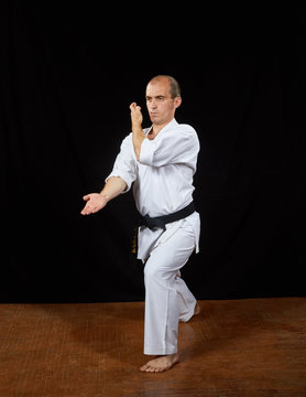 Blow and the block sportsman is training in karategi Kaderov