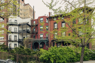 Fototapeta na wymiar Brownstone townhouse residential street in Brooklyn Heights, New York