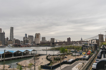 Fototapeta na wymiar View of the Manhattan skyline from Brooklyn Heights in Brooklyn, New York.