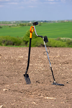 The metal detector and shovel on the field