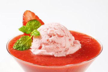 Ice cream with strawberry puree