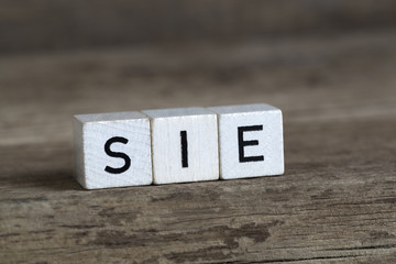 German word she, written in cubes