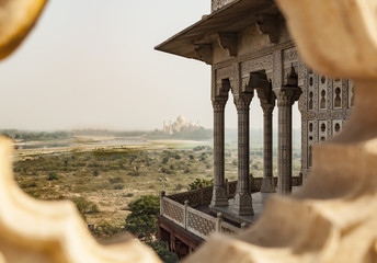 Widok z Czerwonego Fortu na Tadź Mahal, Agra, Indie - obrazy, fototapety, plakaty