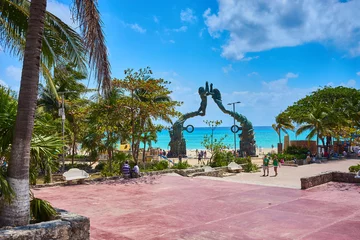 Rolgordijnen Famous Mermaid Statue at public beach in Mermaid Statue at Public Beach in Playa del Carmen / Fundadores Park in Playa del Carmen in Mexico © marako85