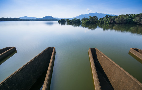 Loggal oya reservoir, mahiyanganaya, sri lanka.