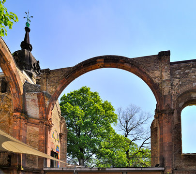 Ruine der im zweiten Weltkrieg zerst&ouml;rten Trinitatiskirche Dresden, Sachsen, Deutschland, Europa