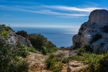 Fototapeta na wymiar Idyllische Felsenlandschaft an Maltas Dingli Cliffs
