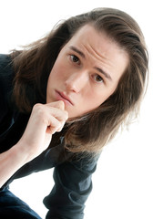 Kritischer, junger Mann