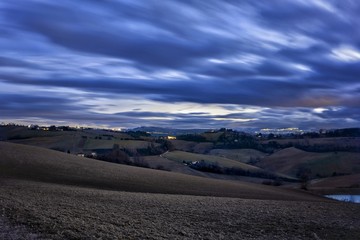 Lunga esposizione tra le colline marchigiane