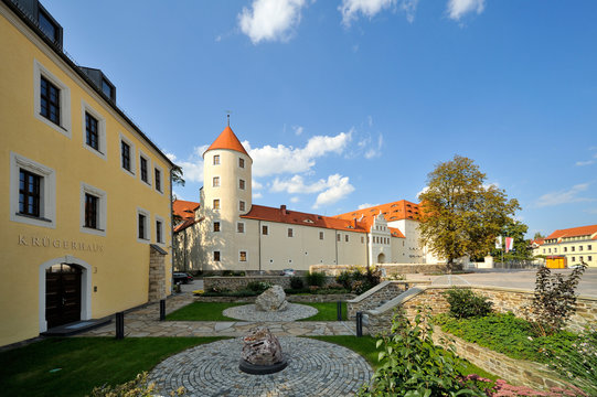 Kr&uuml;gerhaus und Schloss Freudenstein, Schlossplatz, Freiberg, Erzgebirge, Sachsen, Deutschland, Europa