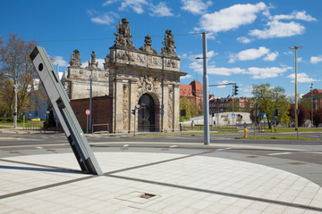 Szczecin - brama portowa oraz zegar słoneczny