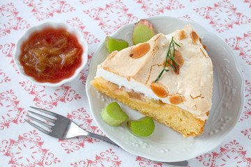 Rhabarberkuchen mit Baiser 