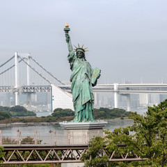 Fototapeta premium Miniature replica of the U.S. Statue of Liberty on Odaiba Island in Tokyo Bay, Japan