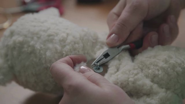 Process of creating a soft handmade toy. Work details: craft toy in the old-fashioned style. Teddy bear as in the 20th century - fashionable collectible toys. Beige teddy bear: process of creation.