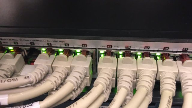 Netzwerk Switch Anschlüsse für Netzwerkkabel RJ45 