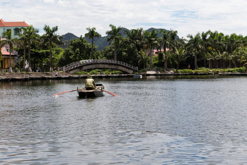 row boat tam coc