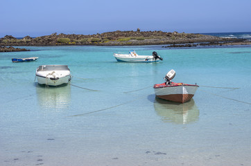 Obraz premium Boats in Lobos Island in Canary Islands, Spain.