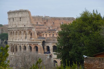 vista del colosseo da terrazza dei fori imperiali