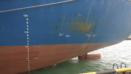 The lower part of the ship near the water. The ship is on the qu