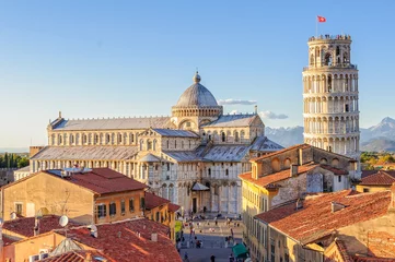 Papier Peint photo Tour de Pise Cathédrale (Duomo) et la tour penchée photographiée au-dessus des toits, du Grand Hotel Duomo - Pise, Toscane, Italie