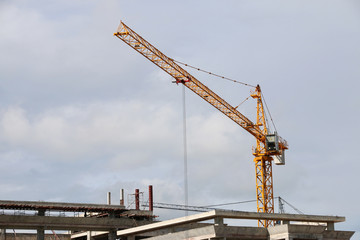 Fototapeta na wymiar Construction cranes on construction sites.