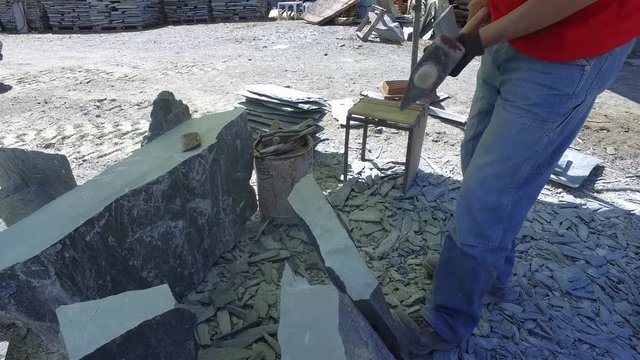 Lavorazione artigianale di pietre - Marmi e graniti
