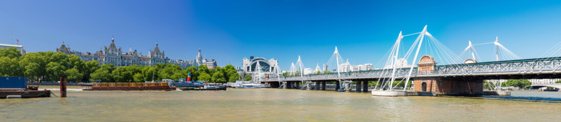Fototapeta na wymiar LONDON - MAY 2013: Beautiful panoramic view of city buildings along river Thames. London attracts 30 million tourists annually