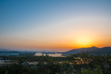 夕暮れの洞海湾
