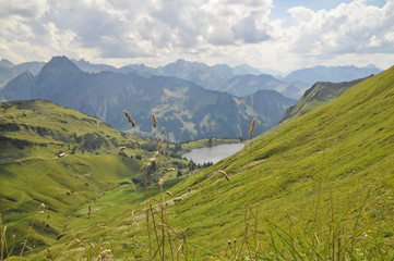 Naklejka premium Seealpsee, Nebelhorn, Oberstdorf, Oberallgäu, Bayern, Deutschland