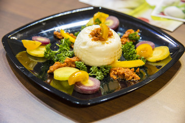Burrata con decorazione
