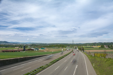 Fototapeta premium Autobahn - Verkehr in der Schweiz
