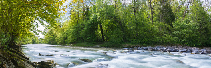Idyllische Landschaft am Wasser - Panorama