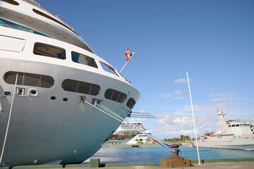 Naklejka premium Cruise ship docked at port of call outdoors.