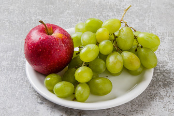 apple with grapes
