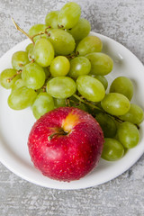 apple with grapes